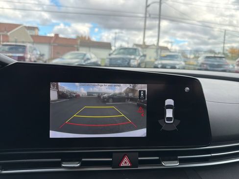 Used 2022 Hyundai Elantra Limited image 24