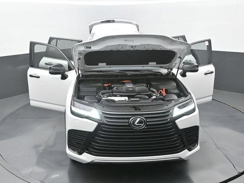 Used 2025 Lexus LX 700h Overtrail AWD/4WD image 35