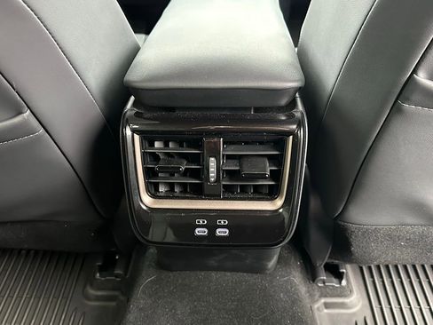 Used 2025 Toyota Crown Signia w/ Advanced Technology Package image 19