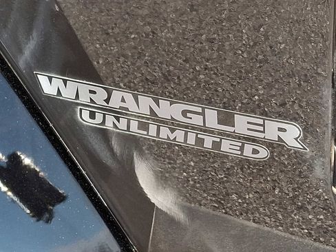 Used 2017 Jeep Wrangler Unlimited Sahara image 27