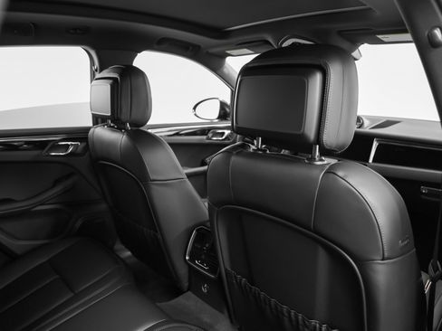 Certified 2025 Porsche Macan image 23