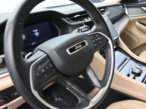 Used 2022 Jeep Grand Cherokee L Limited image 12
