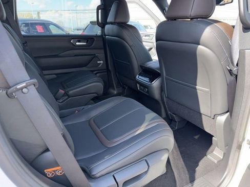 New 2026 Nissan Armada SL w/ Captain's Chari Seat Package AWD/4WD image 25