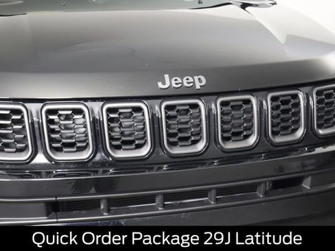 Used 2024 Jeep Compass Latitude w/ Convenience Group AWD/4WD image 19