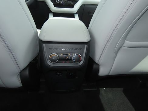 Certified 2025 Ford Explorer Platinum w/ Ultimate Package RWD image 22