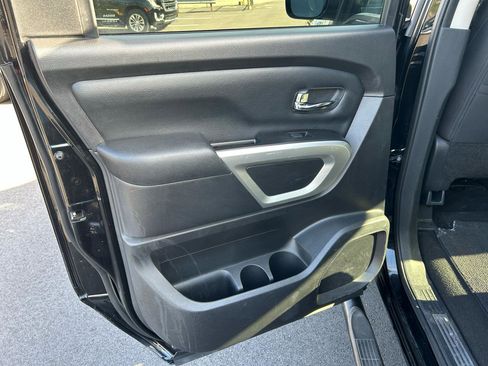 Used 2018 Nissan Titan SV w/ SV Convenience Package RWD image 22