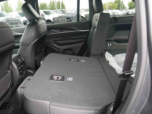 New 2025 Jeep Grand Cherokee Limited image 14