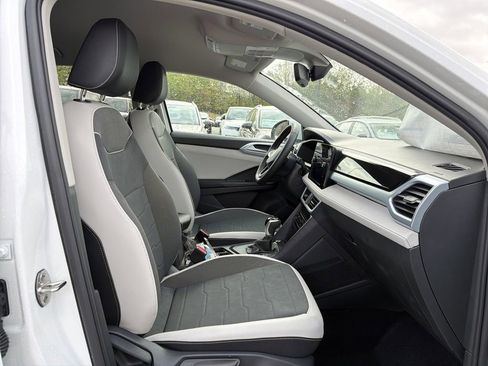 New 2026 Volkswagen Taos SE FWD image 17