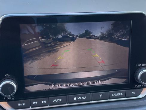 Used 2024 Nissan Rogue SV image 14