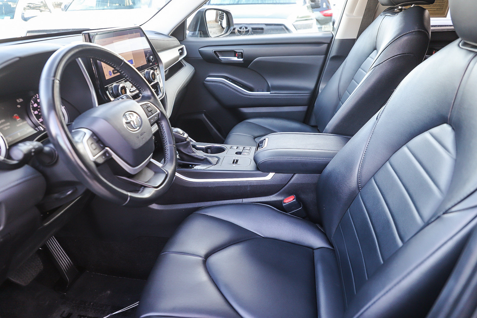 Used 2023 Toyota Highlander XLE FWD image 18