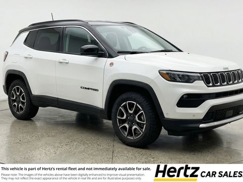 Used 2025 Jeep Compass Trailhawk image 1