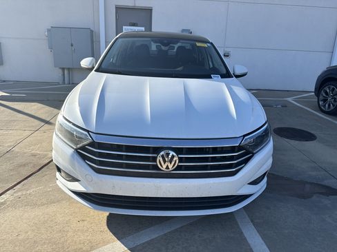 Used 2020 Volkswagen Jetta SEL Premium image 3
