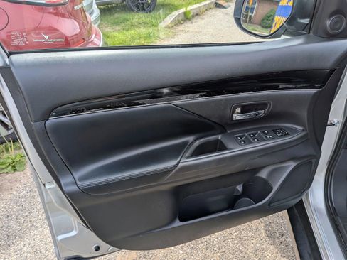 Used 2020 Mitsubishi Outlander SE FWD image 21