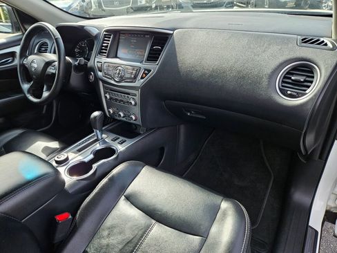 Used 2020 Nissan Pathfinder SL image 12