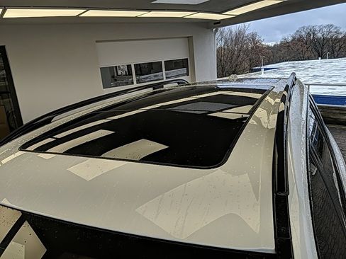 Used 2024 BMW X7 xDrive40i w/ Executive Package image 16