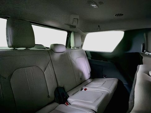 Used 2021 Ford Expedition Limited AWD/4WD image 32