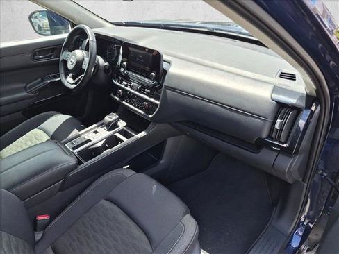 Used 2025 Nissan Pathfinder SV FWD image 22