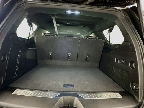 Used 2023 Chevrolet Suburban Premier image 31