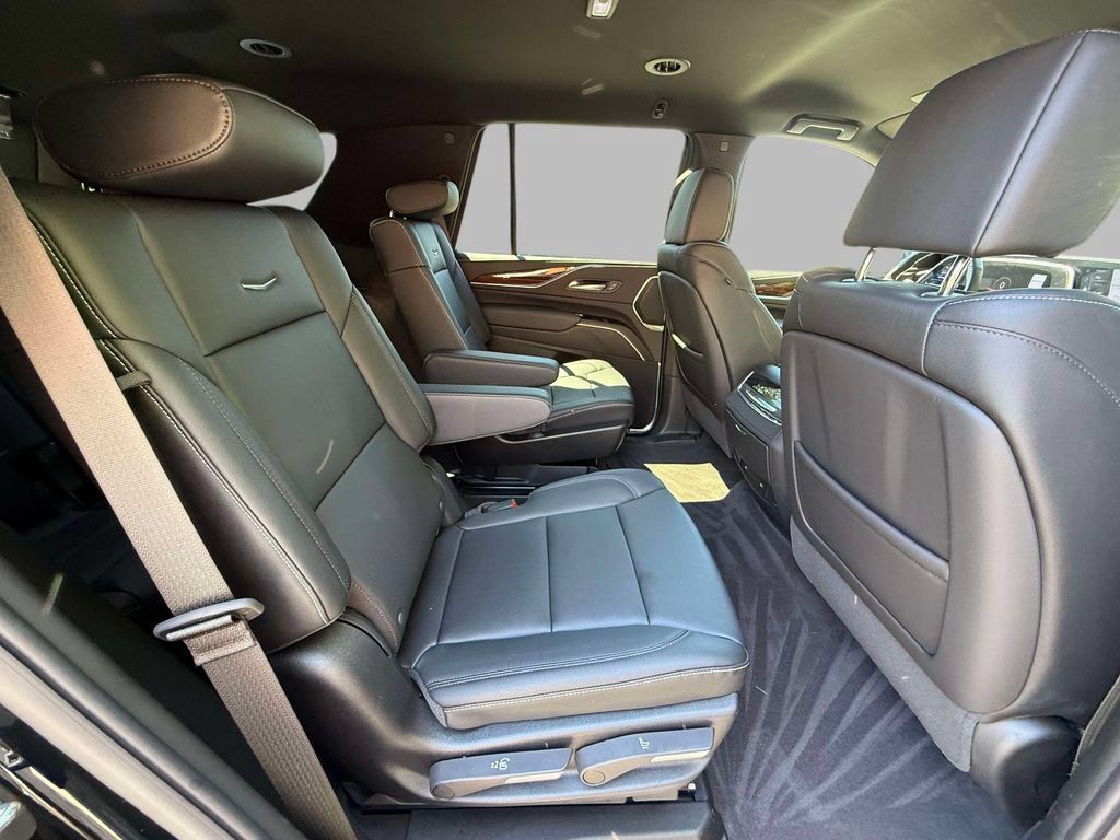 Certified 2024 Cadillac Escalade Luxury AWD/4WD image 16