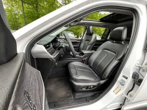 Used 2023 Jeep Grand Cherokee Limited w/ Luxury Tech Group II AWD/4WD image 16