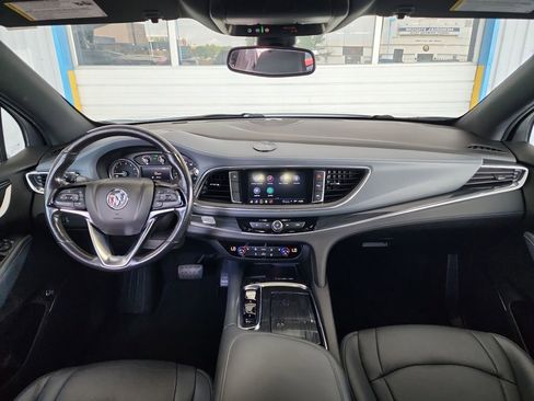 Used 2022 Buick Enclave Essence image 17