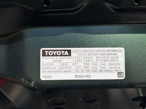 Used 2024 Toyota Corolla Cross XLE image 32