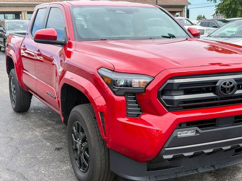 Used 2026 Toyota Tacoma SR5 AWD/4WD image 3