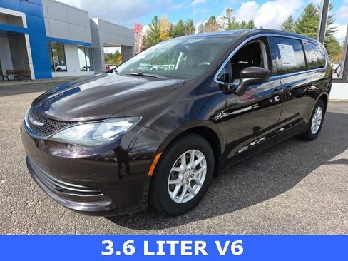 Used 2017 Chrysler Pacifica LX image 4