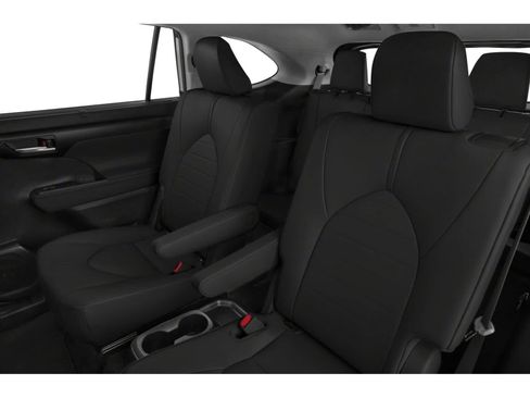 Used 2021 Toyota Highlander XLE FWD image 8