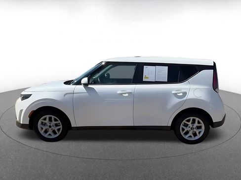 Used 2024 Kia Soul LX w/ Option Group 015 FWD image 8