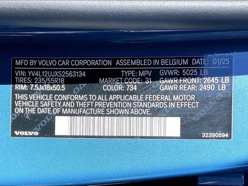 Used 2025 Volvo XC40 B5 Core image 34
