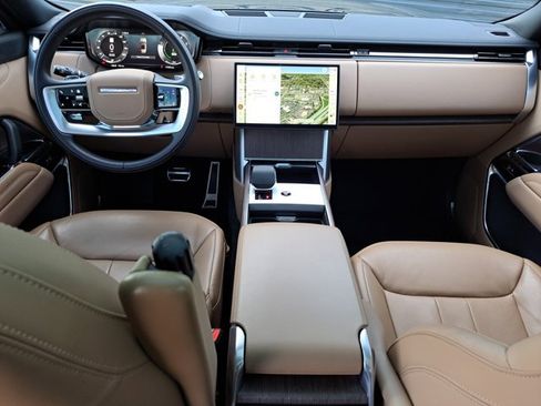Used 2025 Land Rover Range Rover SE AWD/4WD image 10