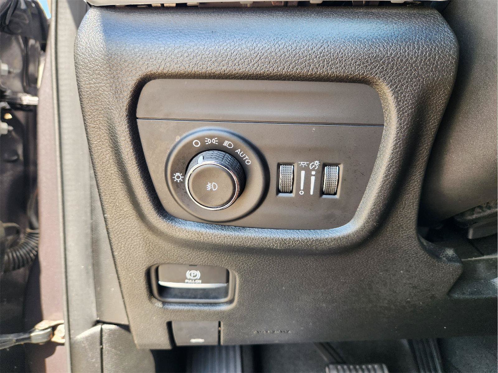 Used 2023 Jeep Grand Cherokee L Limited RWD image 21