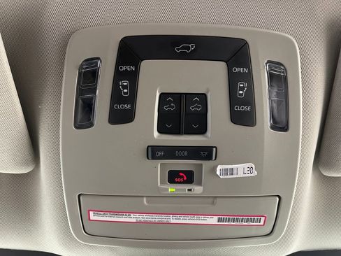 Certified 2023 Toyota Sienna XLE image 29