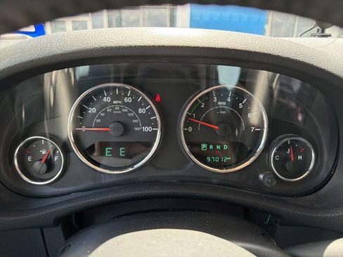 Used 2016 Jeep Wrangler Unlimited Sahara w/ Connectivity Group image 9