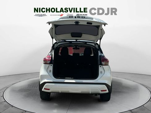 Used 2023 Nissan Kicks SV FWD image 18