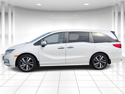 Used 2023 Honda Odyssey Touring image 2