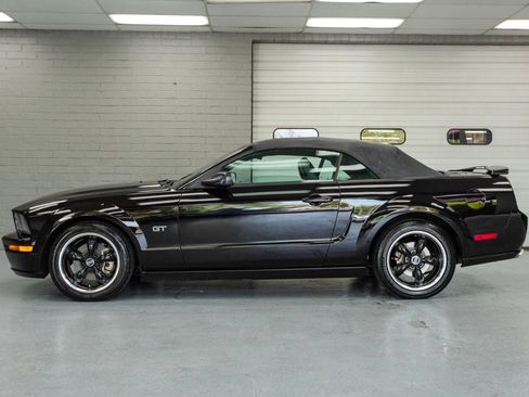 Used 2005 Ford Mustang GT RWD image 4