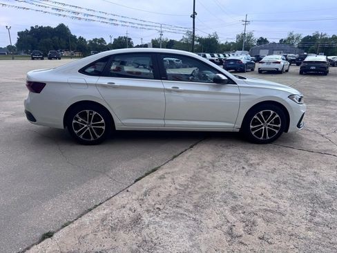 Used 2025 Volkswagen Jetta Sport image 7