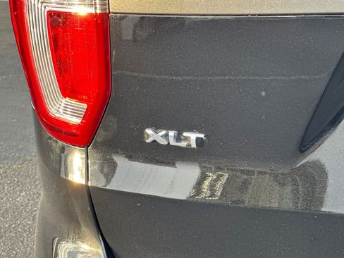 Used 2018 Ford Explorer XLT w/ Equipment Group 202A image 27