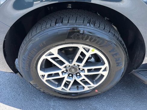 New 2026 Ford Expedition Active RWD image 12