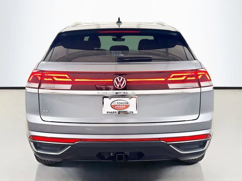 Used 2025 Volkswagen Atlas Cross Sport SE FWD image 5