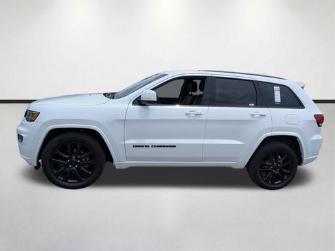Used 2017 Jeep Grand Cherokee Altitude AWD/4WD image 15