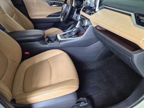Used 2019 Toyota RAV4 Limited FWD image 20