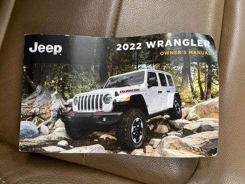 Used 2022 Jeep Wrangler Unlimited Sahara w/ Cold Weather Group image 27