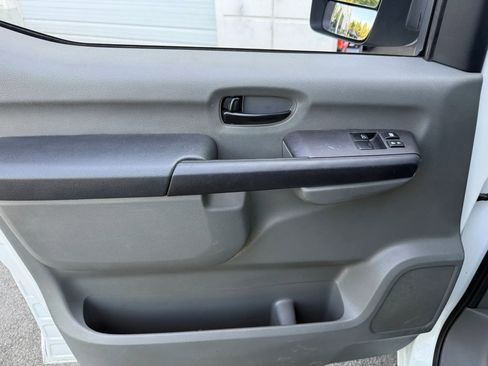 Used 2018 Nissan NV 2500 SV RWD image 23