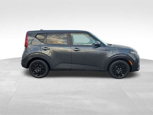 Used 2022 Kia Soul LX image 9