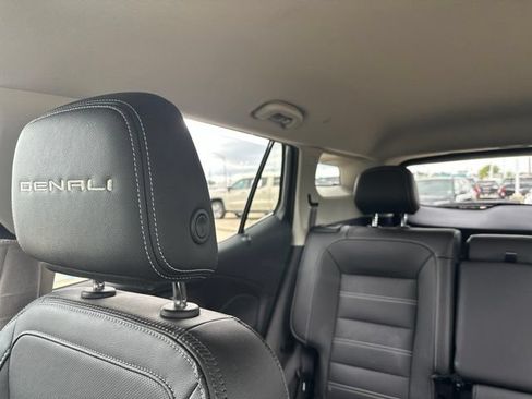 Used 2024 GMC Terrain Denali w/ Denali Premium Package AWD/4WD image 9