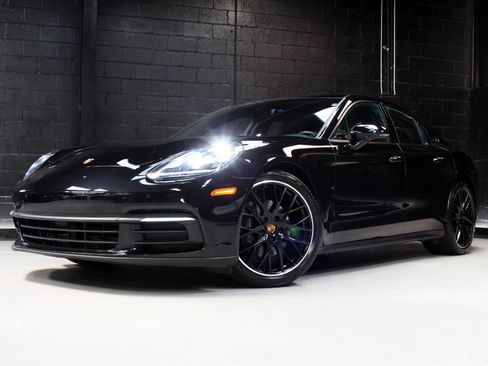 Used 2018 Porsche Panamera 4 AWD/4WD image 72