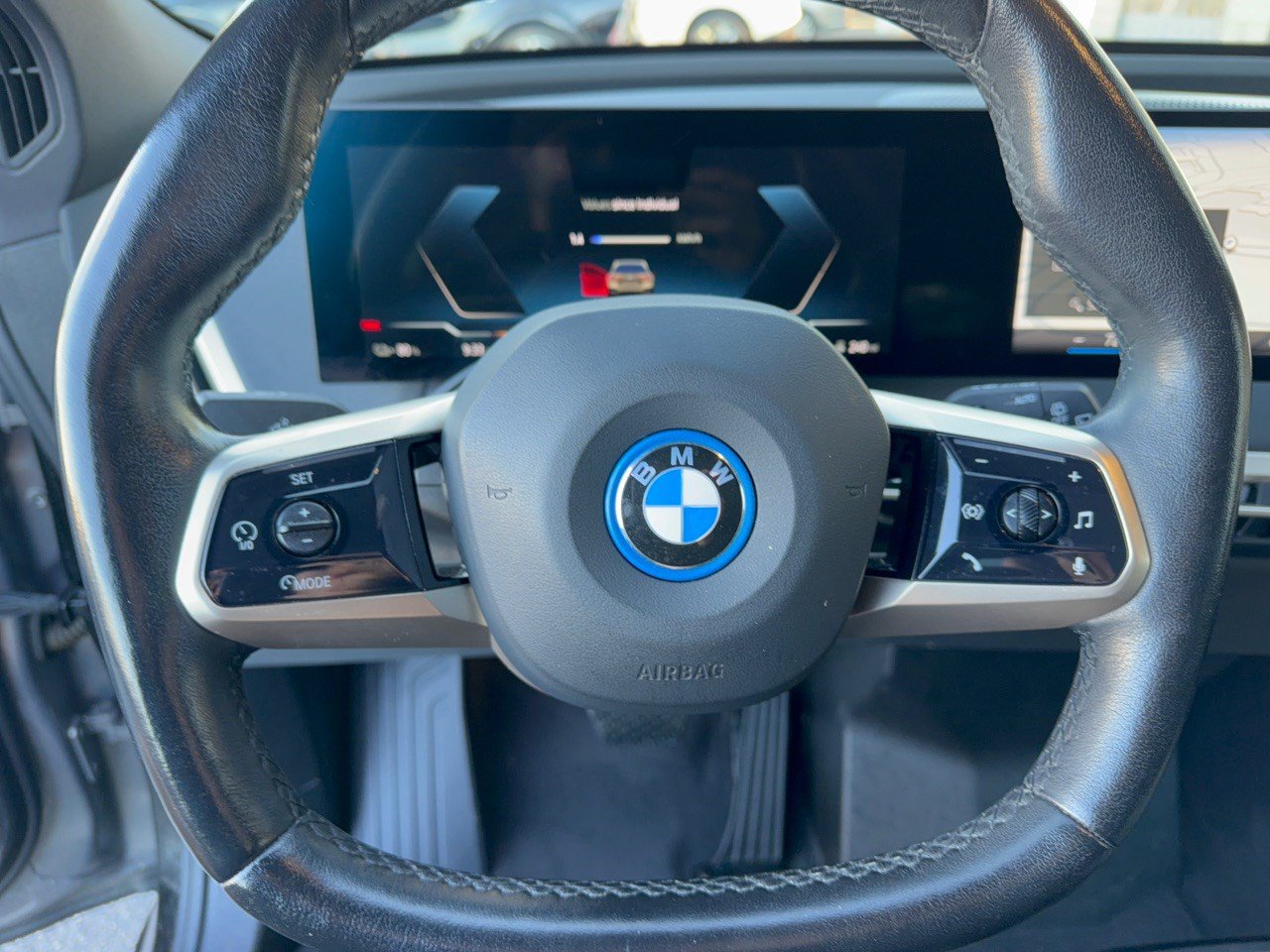Used 2024 BMW iX xDrive50 w/ Premium Package AWD/4WD image 10